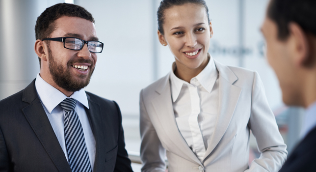 gens d'affaires parlent